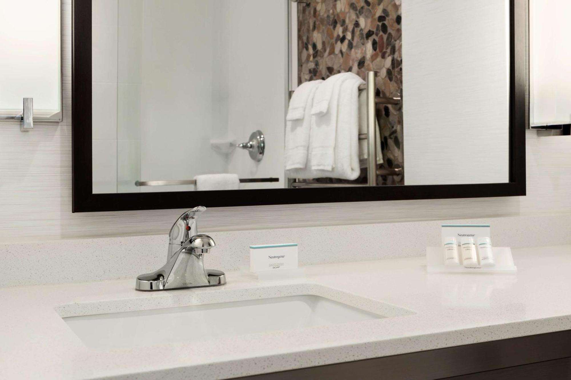 Hilton Garden Inn Charlotte Southpark Eksteriør billede